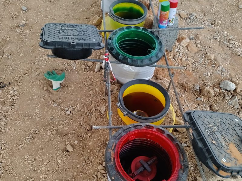 أغطية غرف احتواء أثناء تركيب نظام استعادة الأبخرة في محطة وقود — ATG
