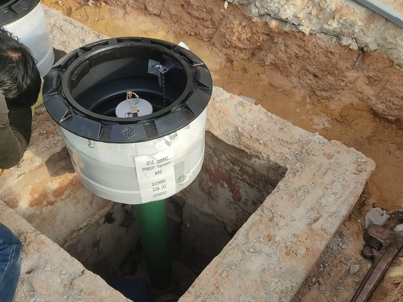 غطاء غرفة احتواء ومنفذ استرجاع الأبخرة في محطة وقود — ATG